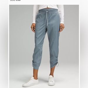 Lululemon Belgian BlueDance Studio Mid Rise Crop Sz 6